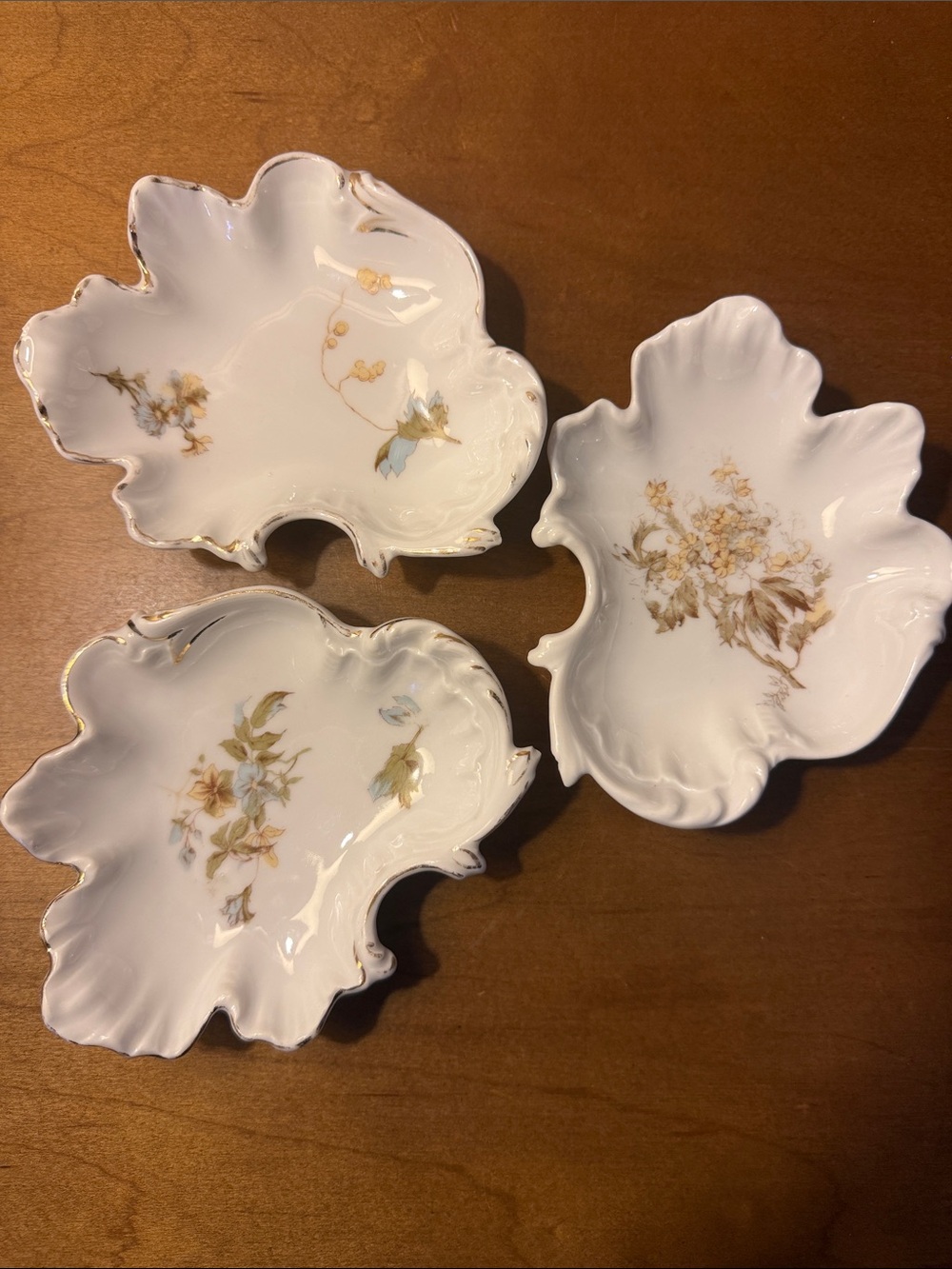 Vintage Schaubach Kunst Leaf-Shaped Porcelain Trinket Dishes. Set of 3.
